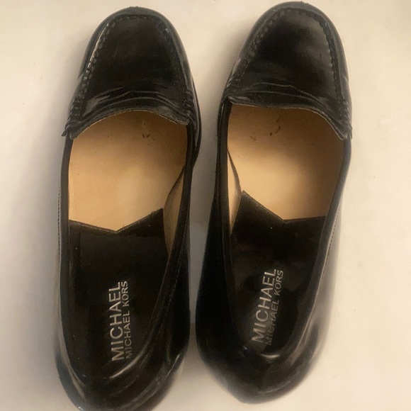 Michael Michael kors shiny black pump. - Picture 6 of 16